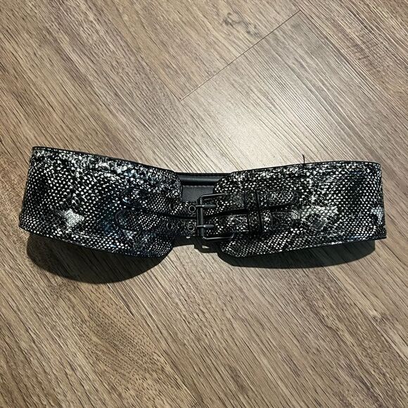 Women's Snakeskin Print Square Buckle Belt - Picture 2 of 6